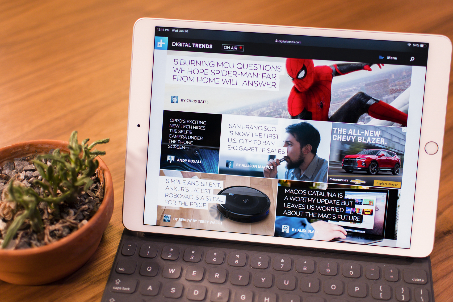 Apple Smart Keyboard para el iPad Pro 11 de Xfinity Mobile en color Mes de  la historia