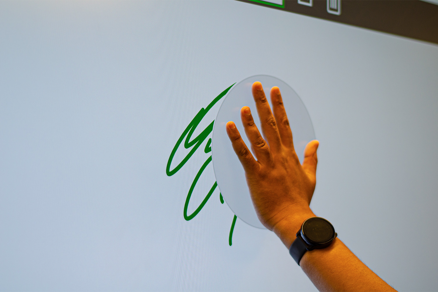 Dell 75 4K Touch Monitor C7520QT Hands 