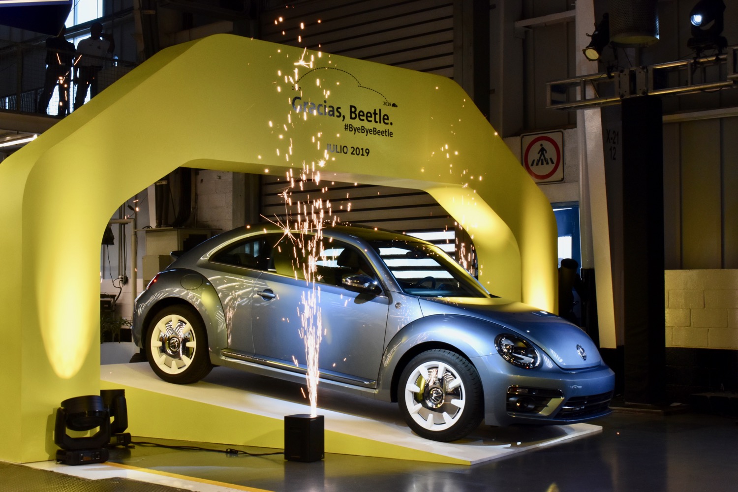The Last Volkswagen Beetle Rolls Off the Assembly Line