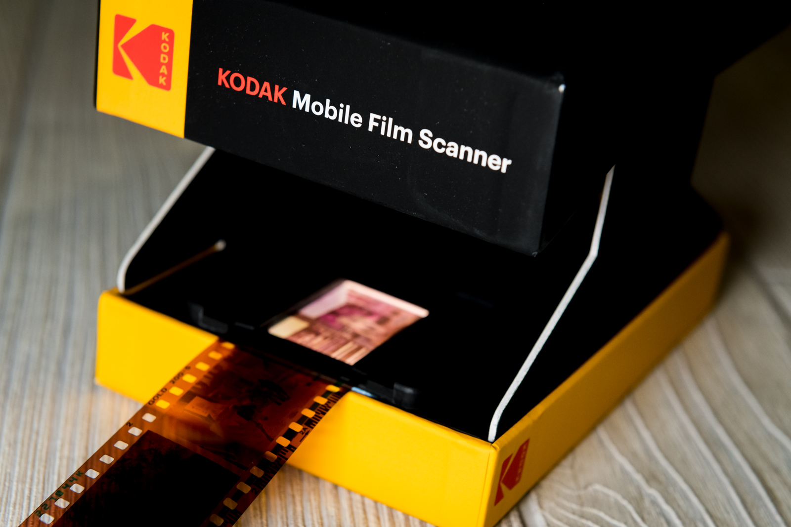 Kodak Mobile Film Scanner Review: Photos Go From Attic to Insta for $40 ...