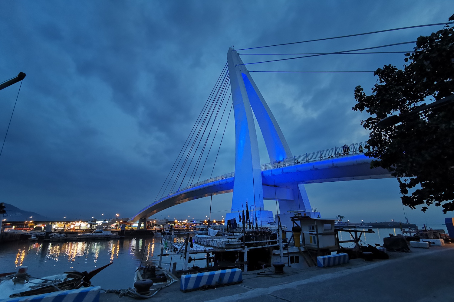 huawei p30 pro review night taipei bridge