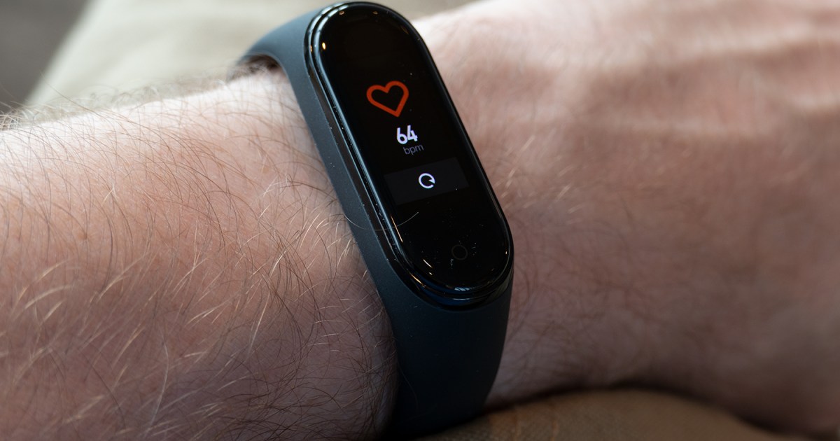 Xiaomi Mi Band 4 review: good hardware that's lost in translation - The  Verge