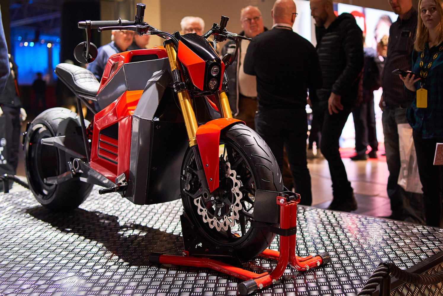 rmk e2 hubless electric motorcycle at show 02  1
