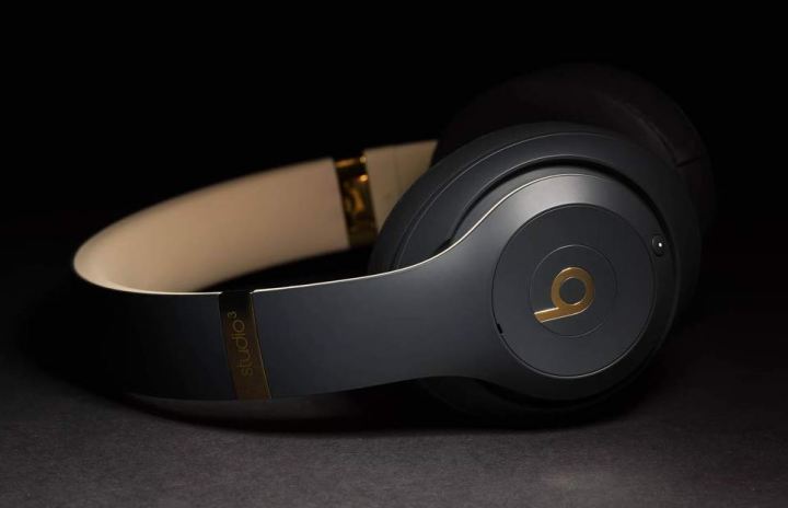 The Beats Studio 3 wireless headphones in black and gold.