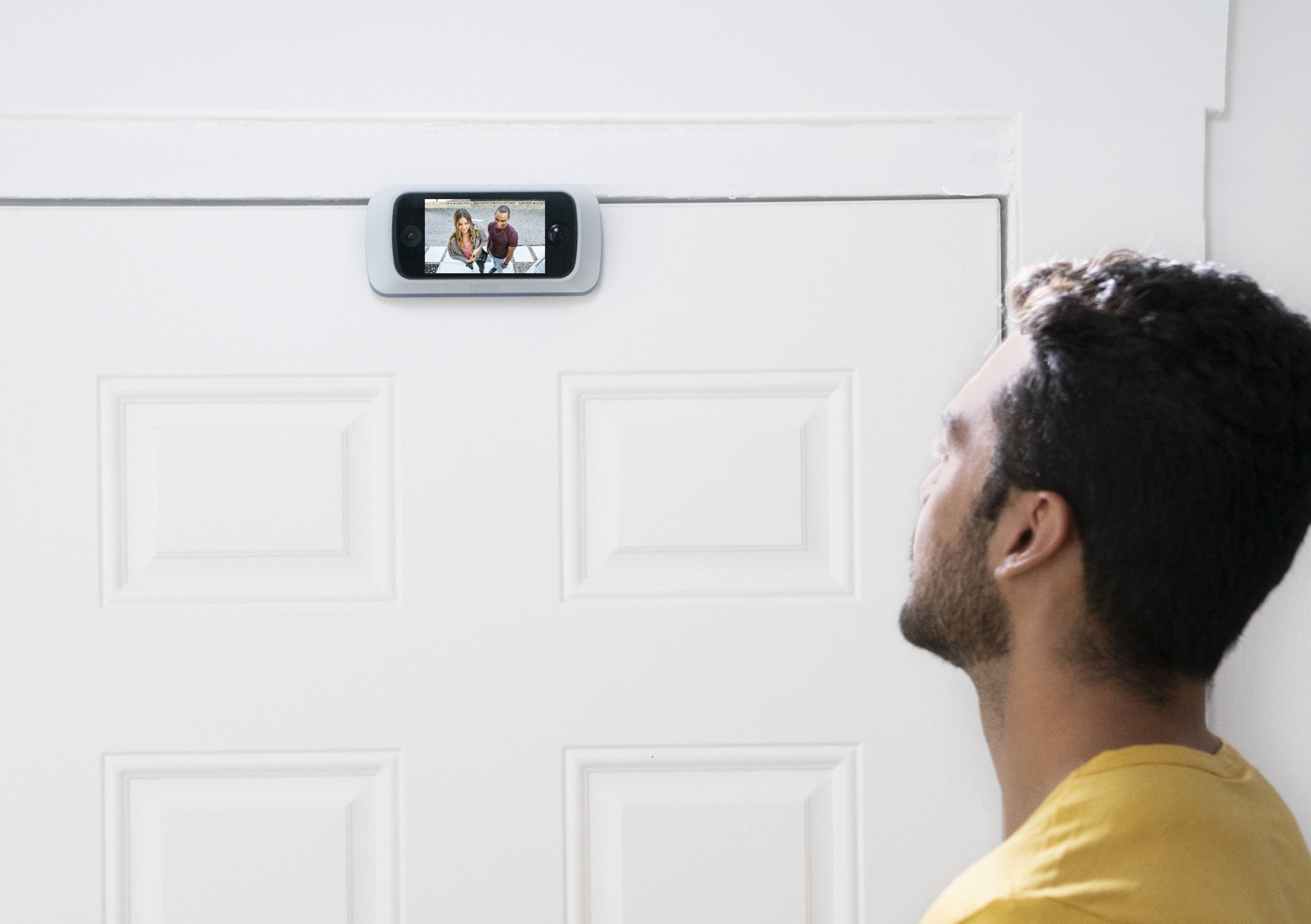 bodyguarz smart home security devices announcement bodyguardz portableoverdoorcam img3