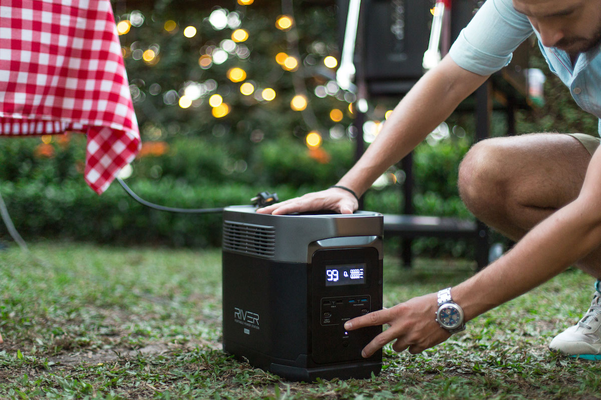 this portable power station has 6 ac outlets and can charge a tesla ecoflow delta 3