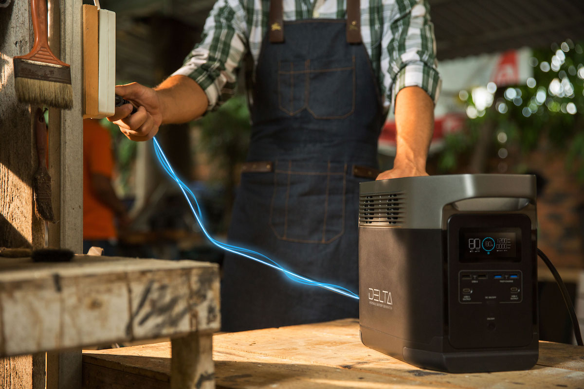 this portable power station has 6 ac outlets and can charge a tesla ecoflow delta 5