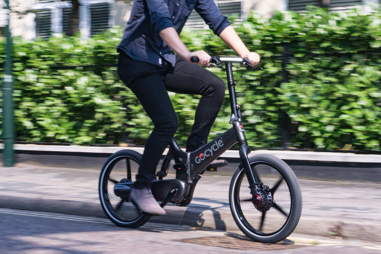 gocycles new gxi electric bike can fold away in a mere 10 seconds gocycle 7