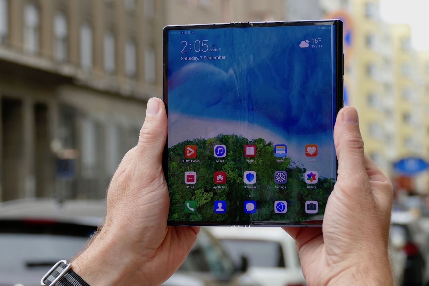 roltrap Cilia Eindeloos Huawei Mate X Hands-on Review: The Future In Our Hands | Digital Trends