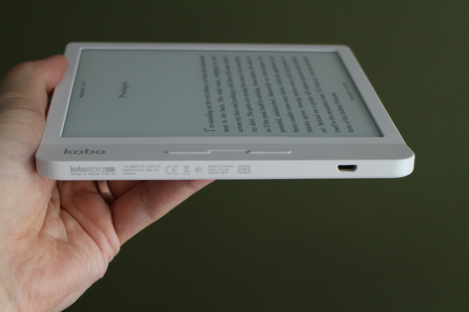 Kobo Libra H20 Review: Can It Beat Amazon's Kindle Oasis