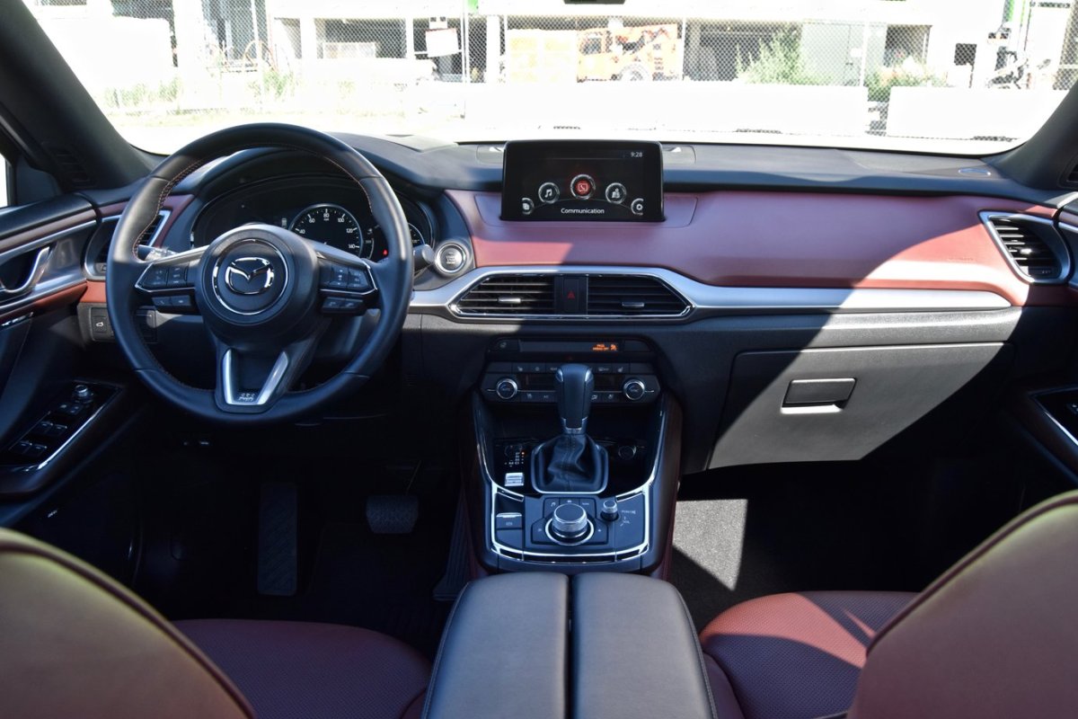 Интерьер Mazda CX-9 2019 года