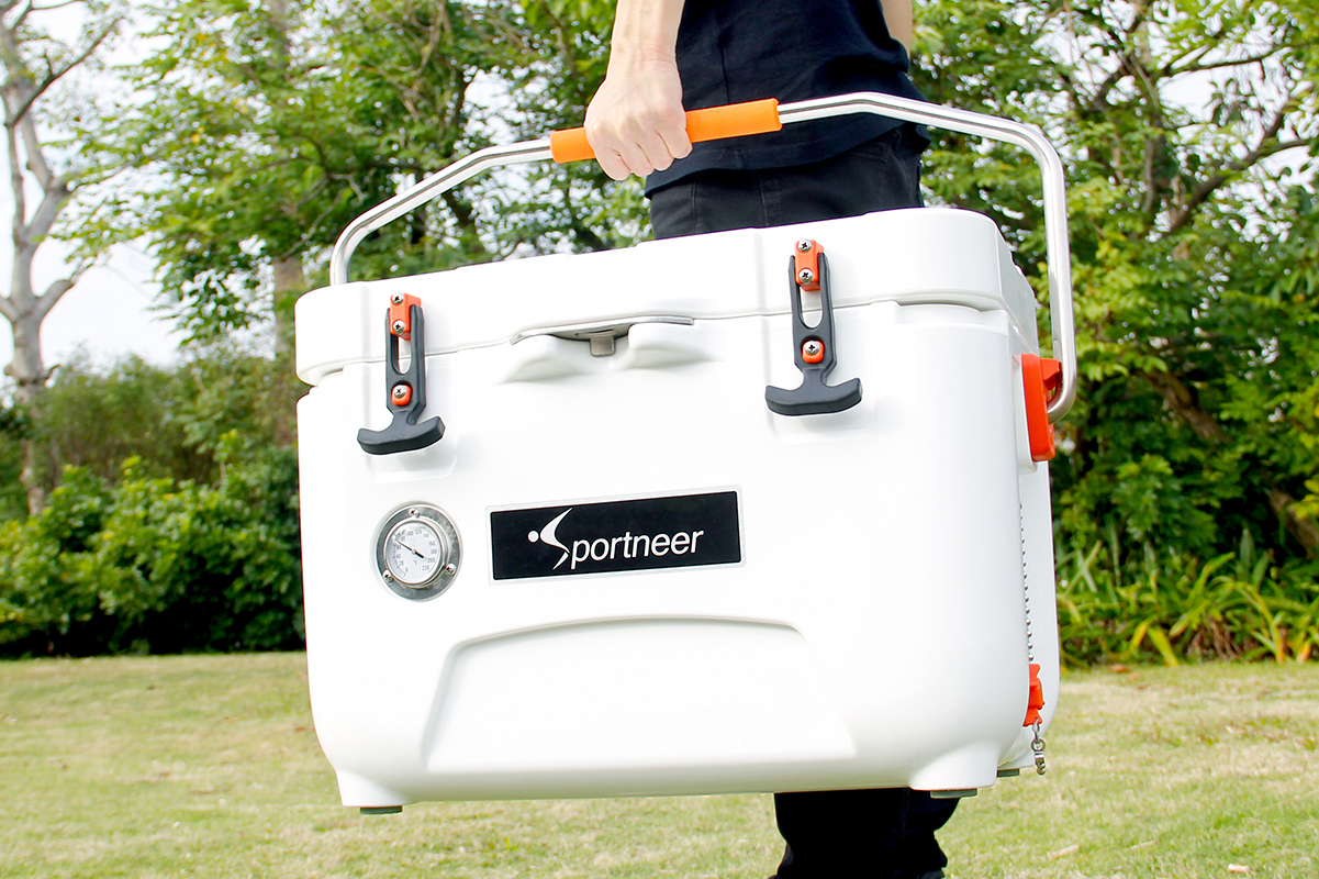 sportneer portable 5 day cooler with a temperature gauge 02