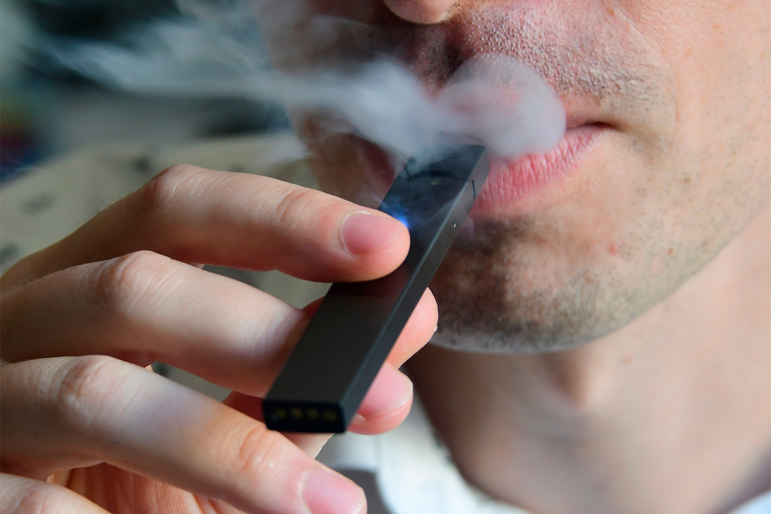 Perth Blackborough forarbejdning Øl Poll: Majority of Americans Support Vape Ban, Doubt it Helps People Quit |  Digital Trends