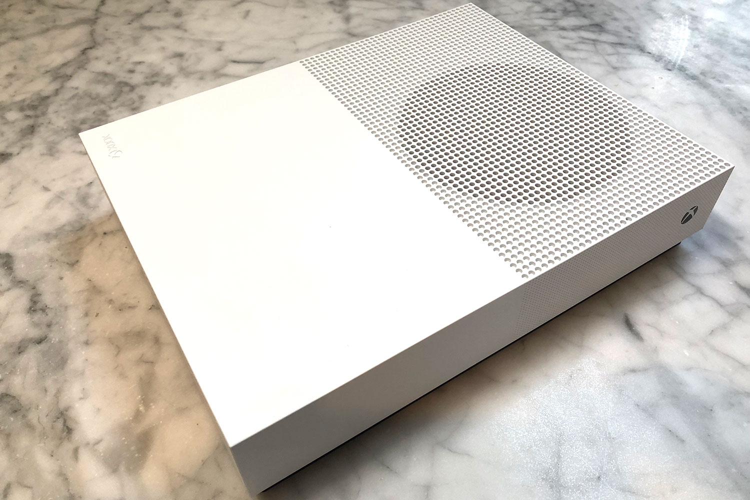 ademen Rationalisatie drijvend Xbox One S All-Digital Edition Review: Ditching Discs To Save $50 | Digital  Trends