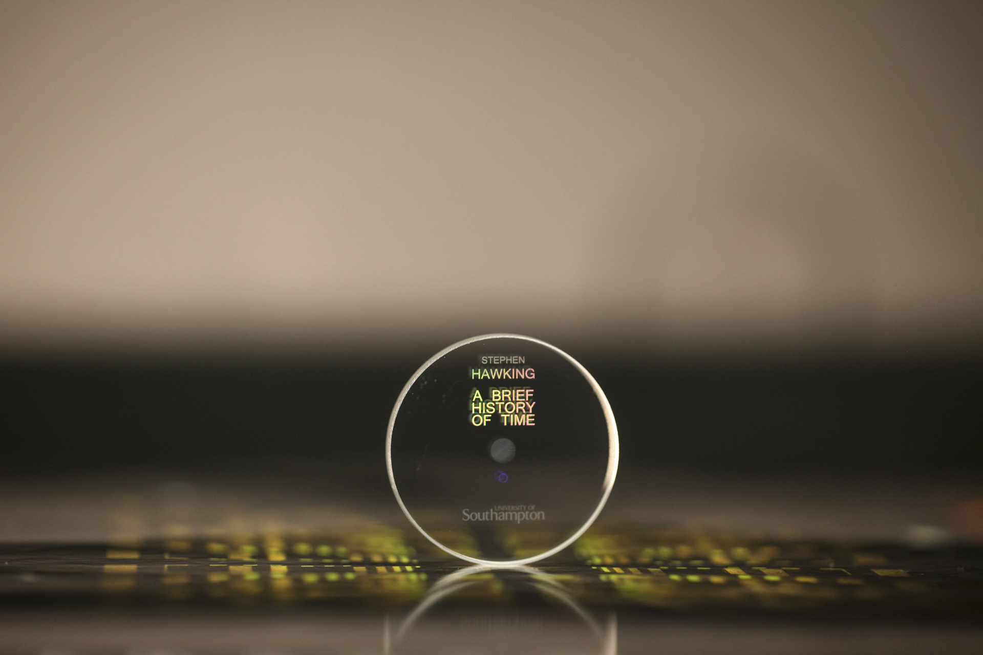 Cristal de quartzo é o HD do futuro: cientistas conseguem armazenar 360 TB 1 From DNA To Laser-Etched Glass, This Is The Future Of Data Storage | Digital Trends