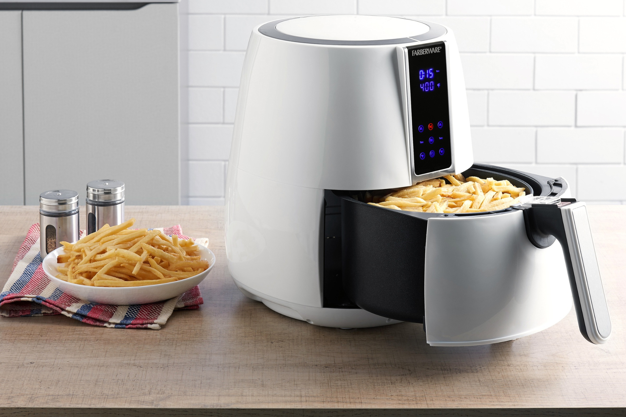 walmart drops prices on air fryers from emeril farberware and power 3 2 quart digital oil less fryer3