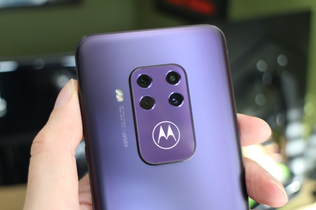 Motorola One Zoom cameras