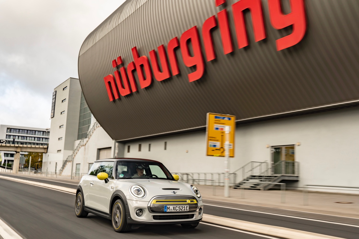 2020 mini cooper se laps nrburgring without using brakes n  rburgring