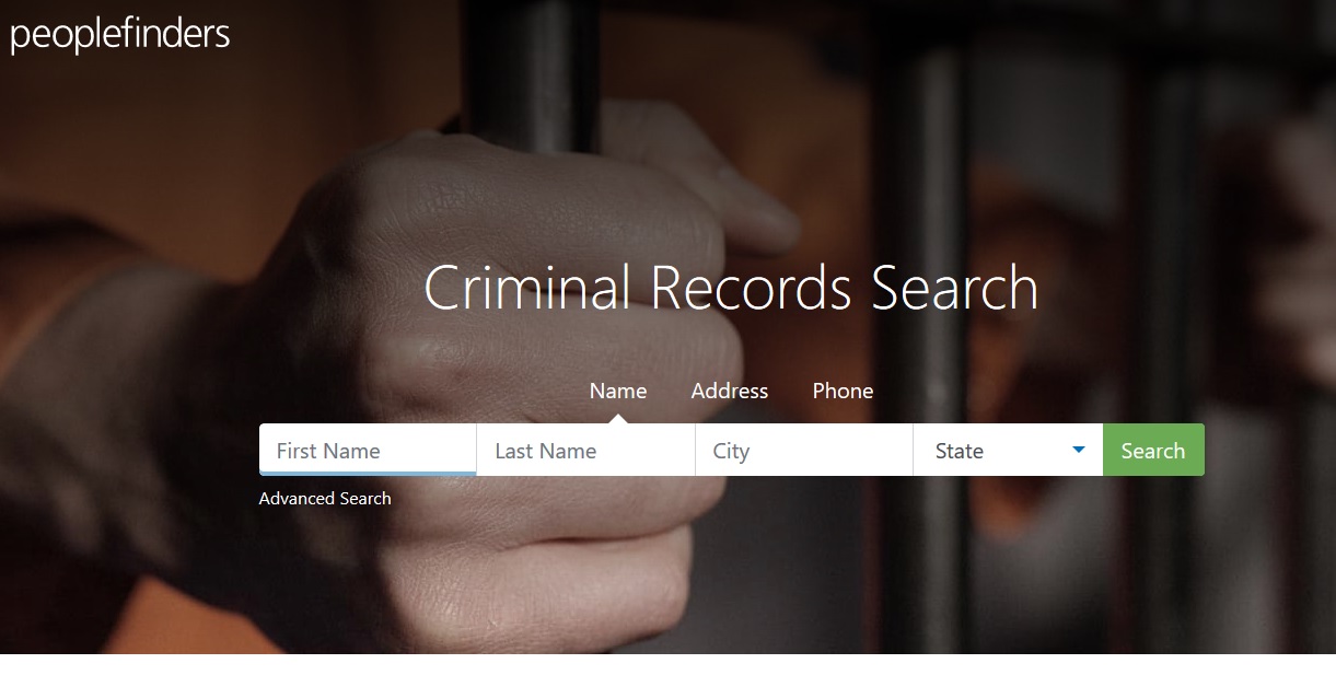 A tela de pesquisa de registros criminais do site Peoplefinders.