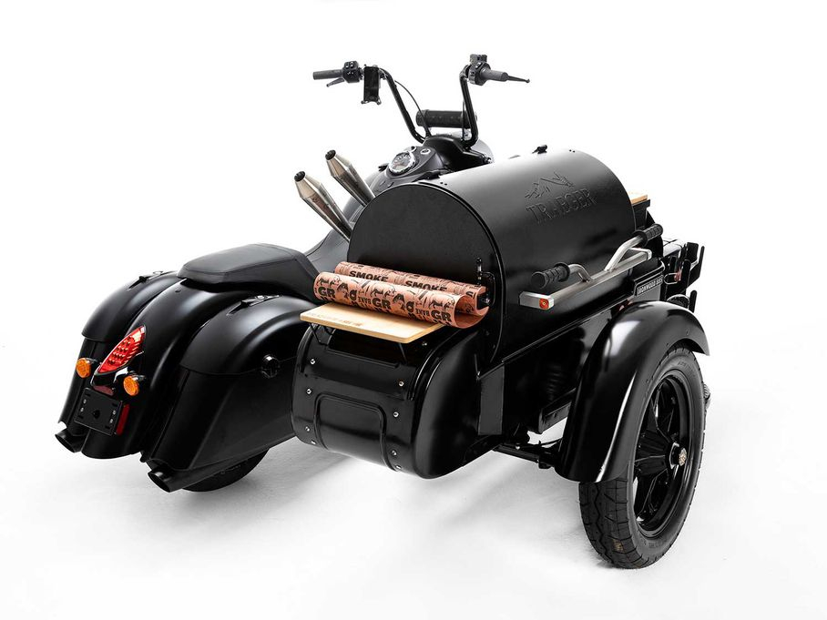 roland sands moto beach classic 2019 prevails with sound surf and hooligan races traeger grill sidecar on an indian motorcycl