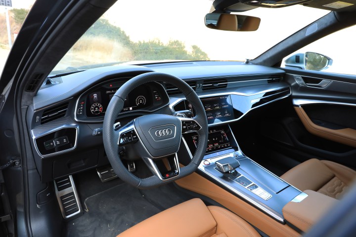 Интерьер Audi RS 6 Avant 2020