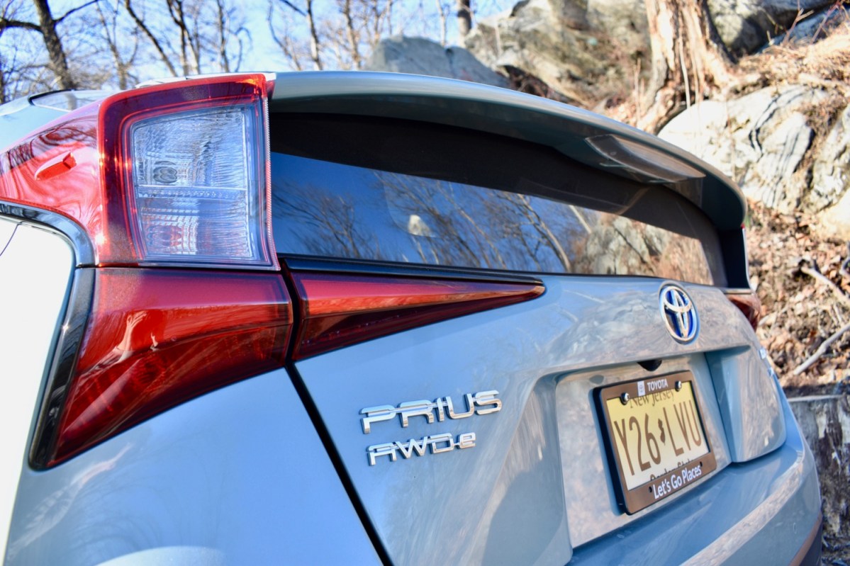 Значок Toyota Prius XLE AWD-e 2020