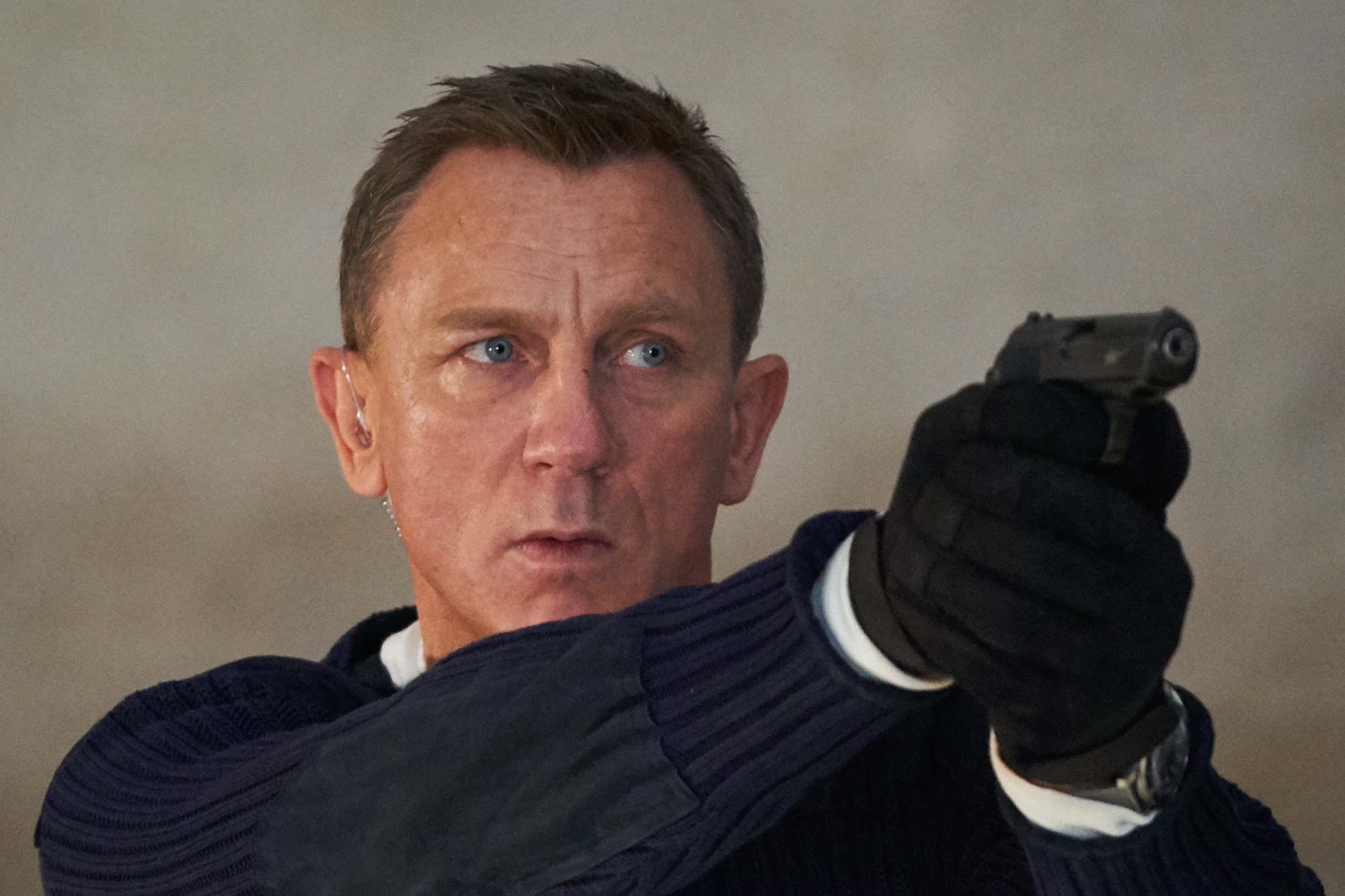 Daniel Craig como James Bond em No Time to Die.