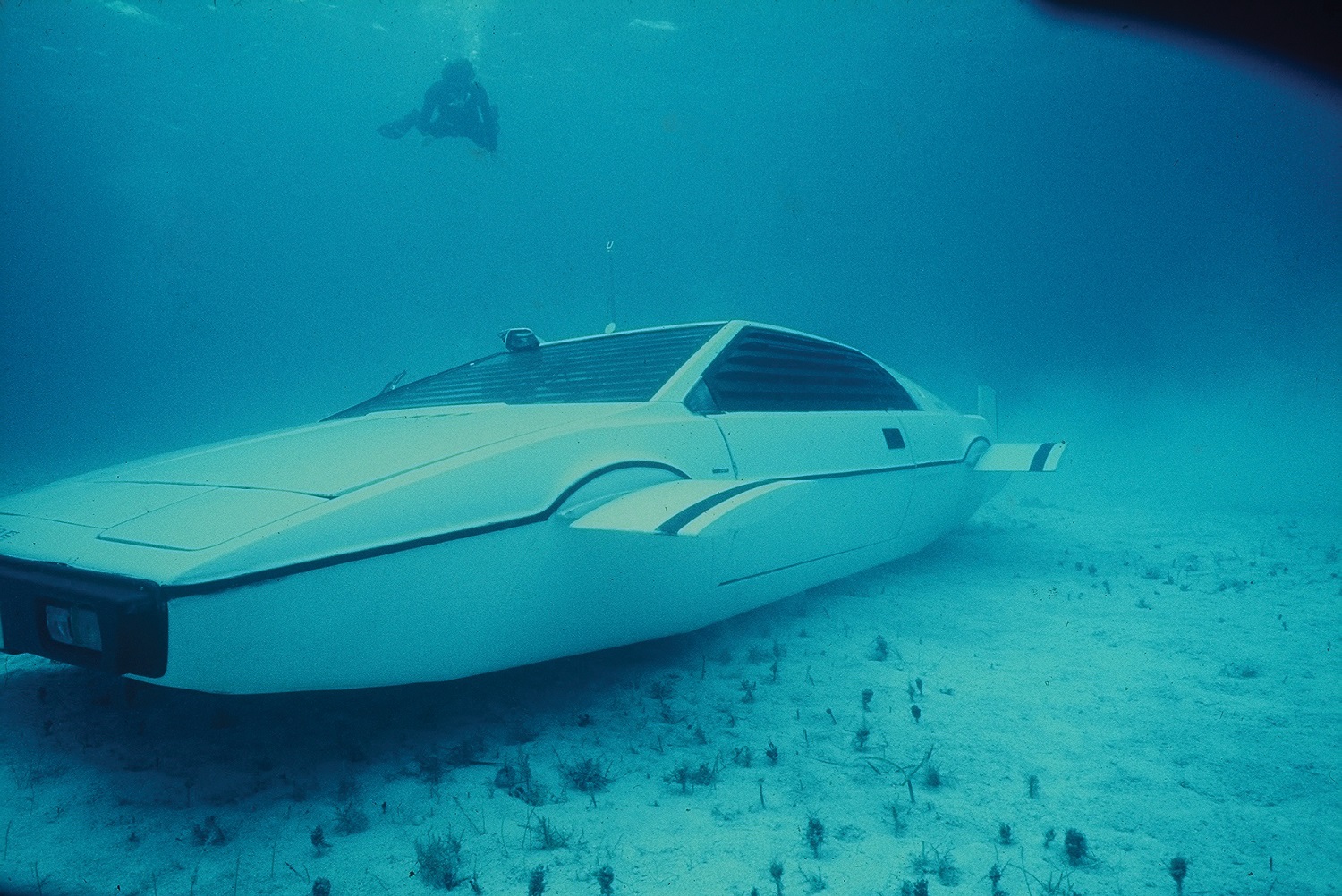 tesla cybertruck aerodynamic design inspired by 1976 lotus esprit submarine in action 1