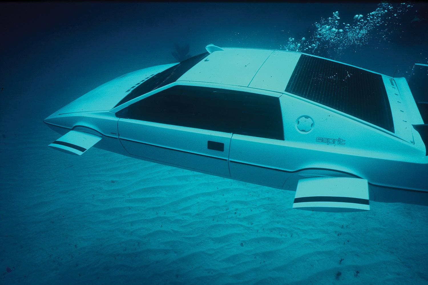 tesla cybertruck aerodynamic design inspired by 1976 lotus esprit submarine in action 2