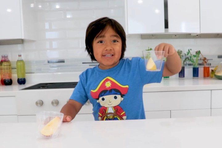 An Eight-year-old U.S. YouTuber Earned $26 Million in 2019 | Digital Trends