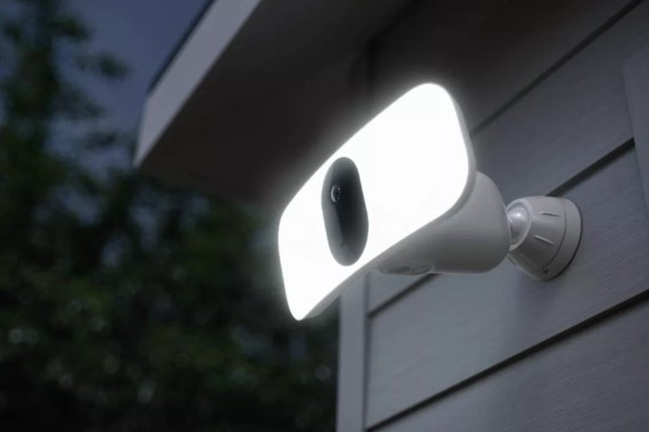 best smart security cameras of ces 2020 arlo pro 3 flood light on white house