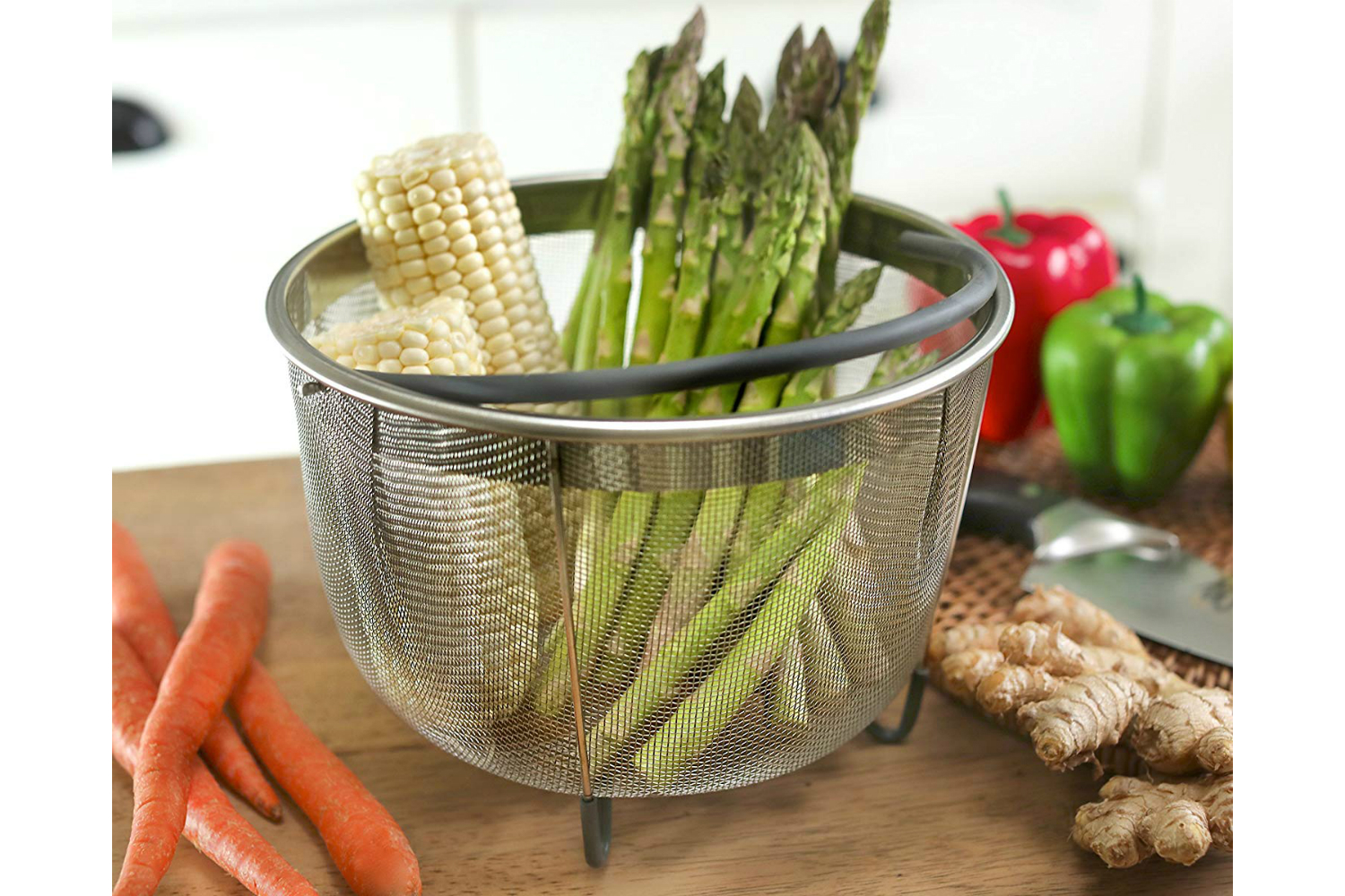 hatrigo-steamer-basket-with vegetables in it