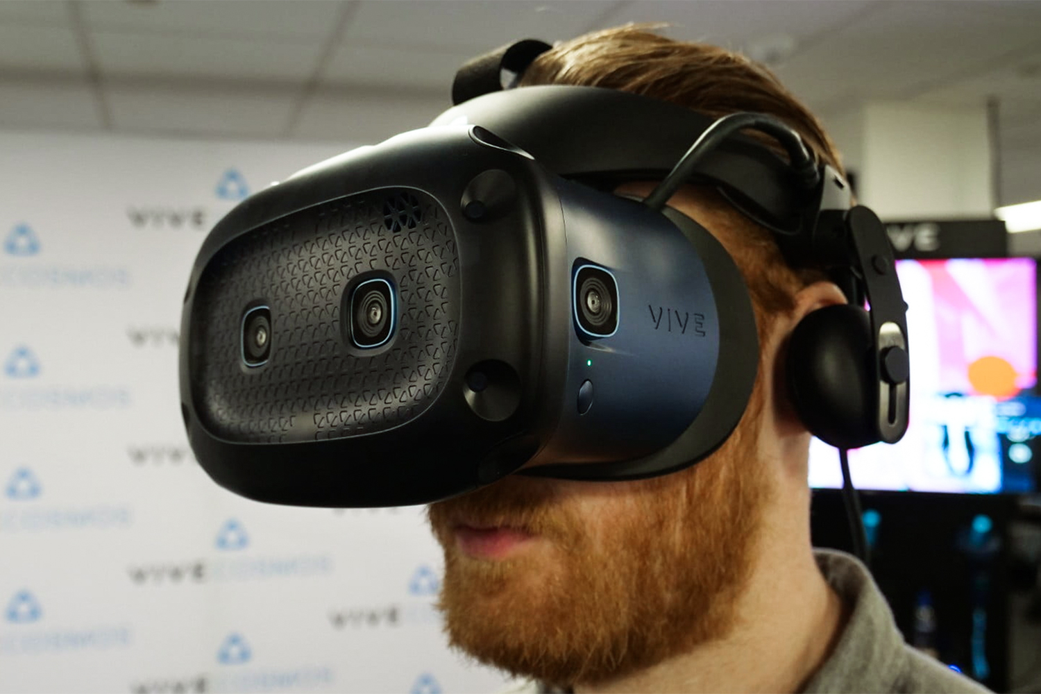 HTC Vive Cosmos Elite Hands-On Review: External Tracking 