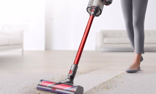 Dyson V11 Outsize cleaning