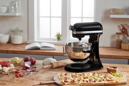 You aren’t too late to shop this KitchenAid Black Friday mixer deal