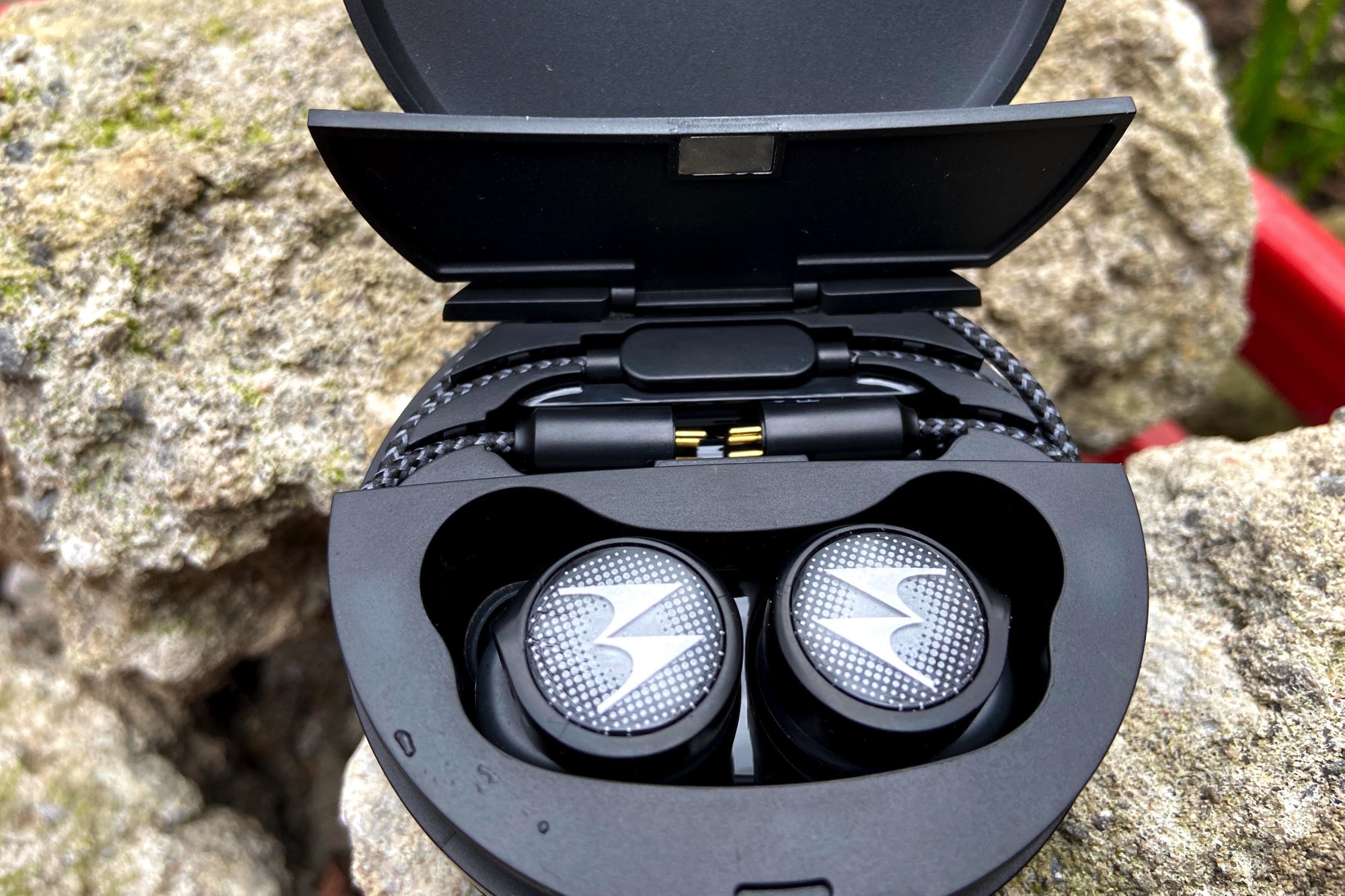 Motorola Tech3 Review: Hybrid Earbuds For The Plug-in Crowd | Digital Trends