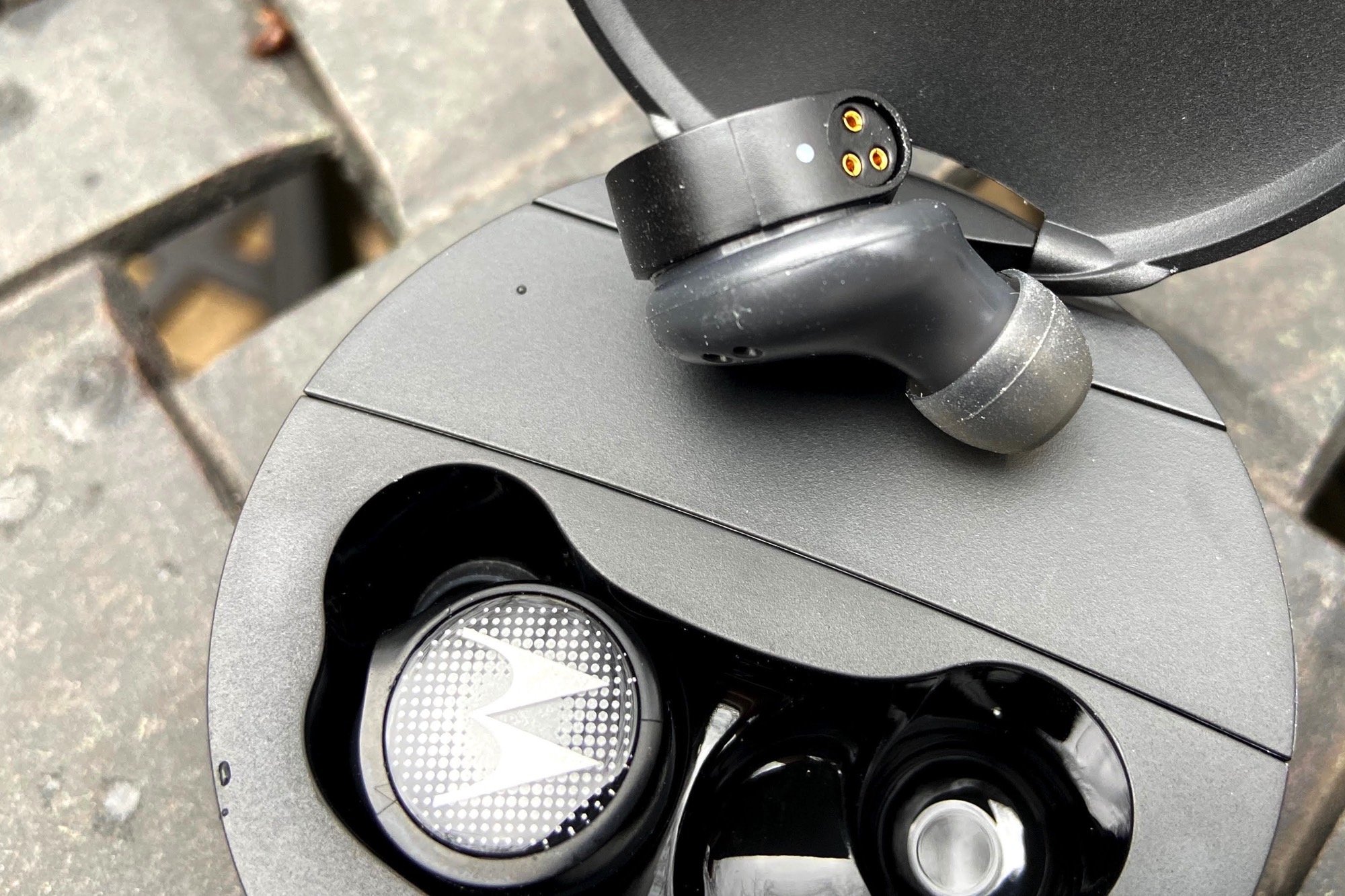 Motorola Tech3 Review: Hybrid Earbuds 