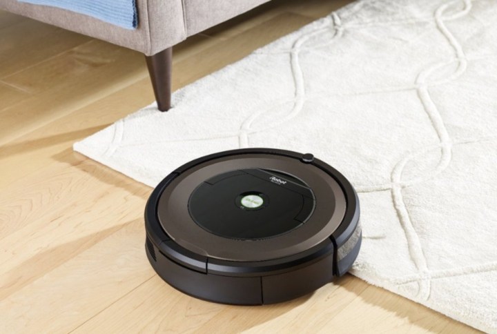 Roomba 890 robot vacuum cleaner connected to Wi-Fi.