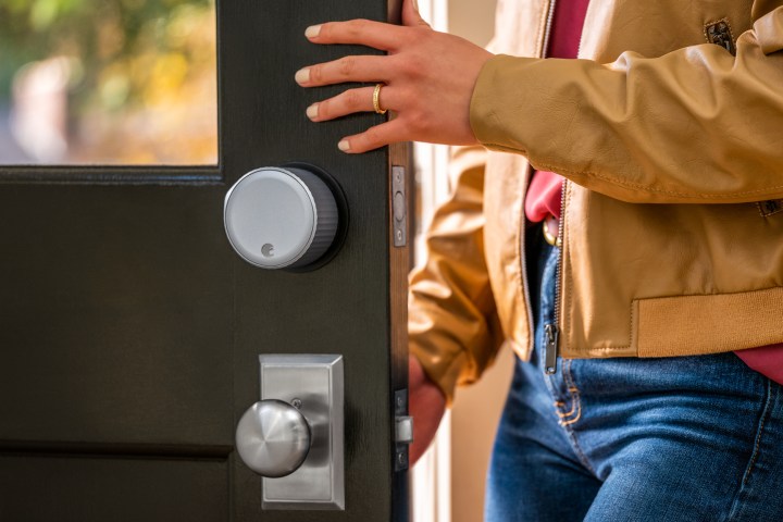 agosto revisão de fechadura inteligente wi fi com porta aberta