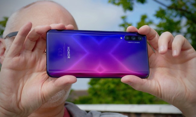 honor 9x pro review back hand