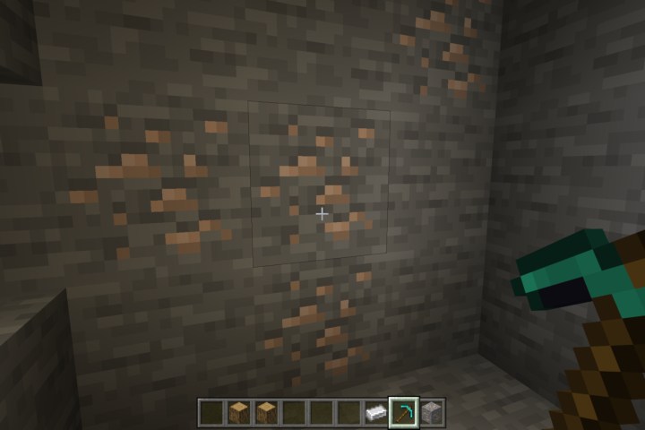 Un mucchio di minerale di ferro in una grotta.