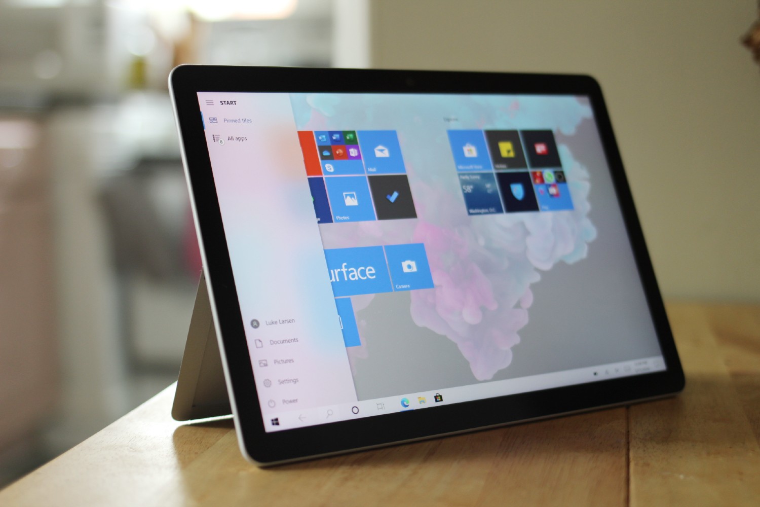Microsoft Surface Go first look: $399 competes with iPad, Chromebooks