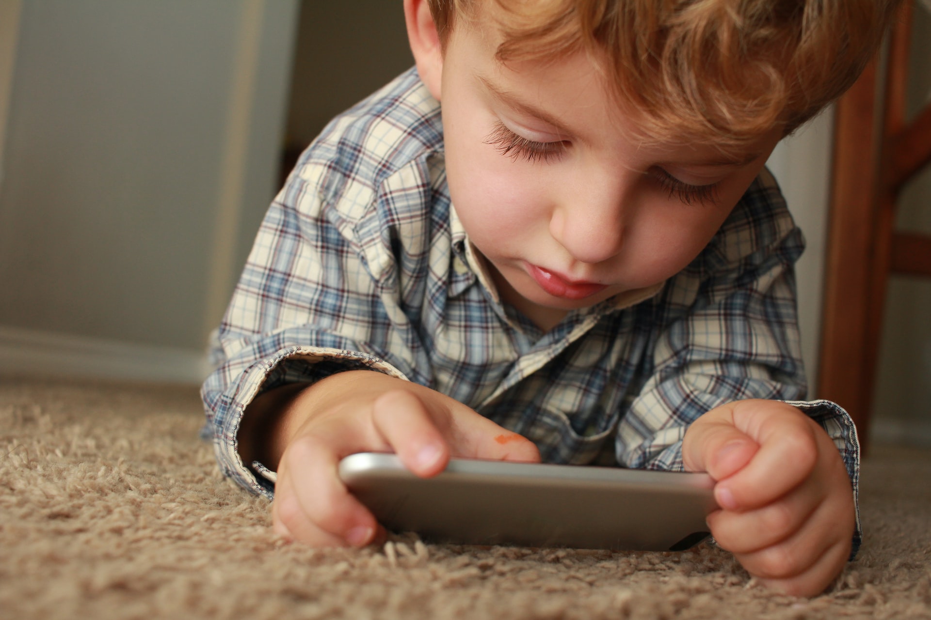 Games That You Can Play With Your Little Over the Phone or Online