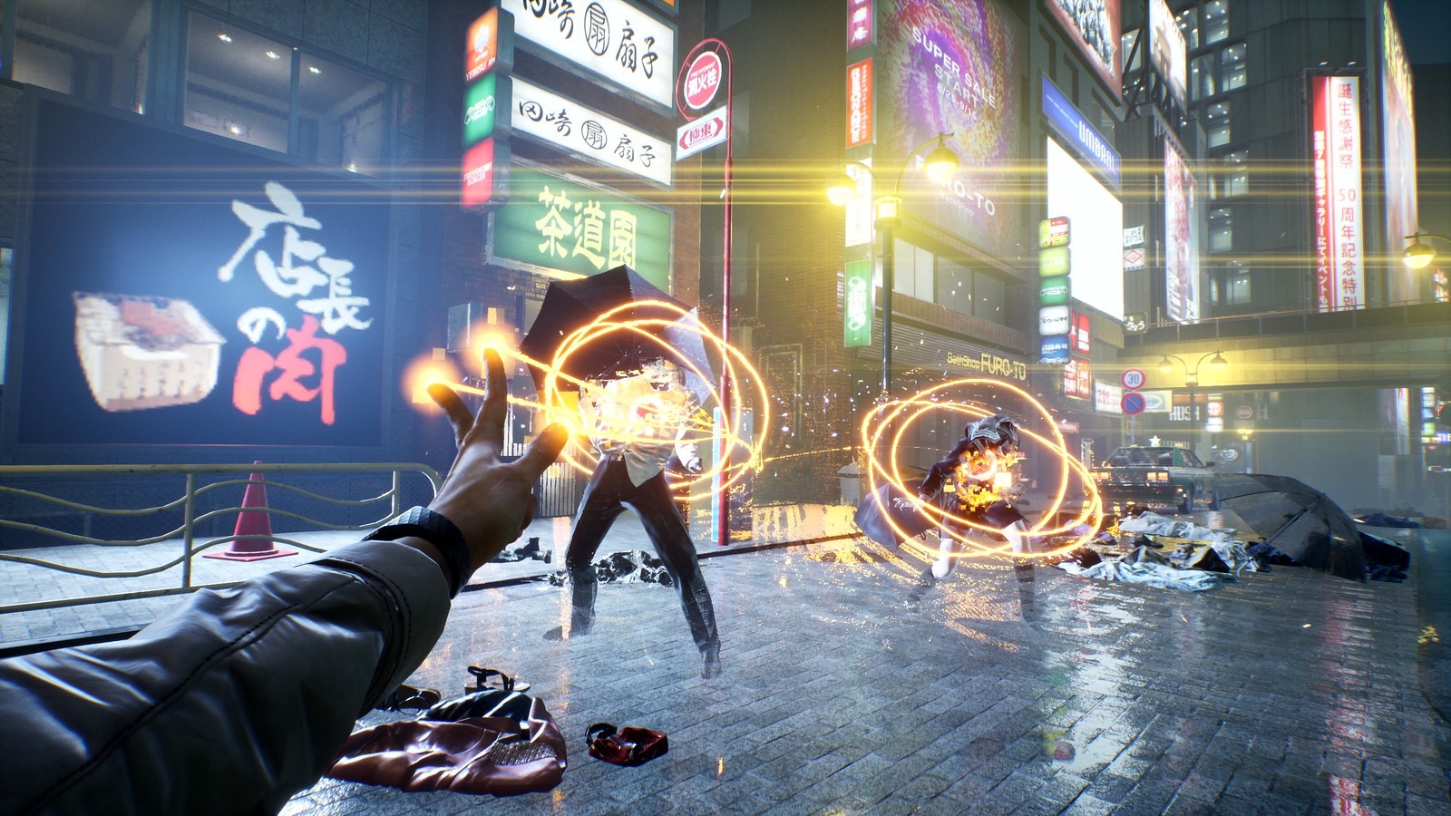 آکیتو در بازی Ghostwire: Tokyo با جادو به دشمنان حمله می کند.