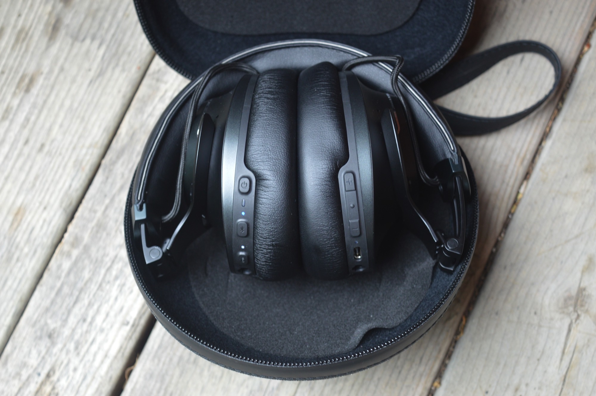 JBL Club One Review: Heavyweight Headphones Pack A Punch | Digital Trends