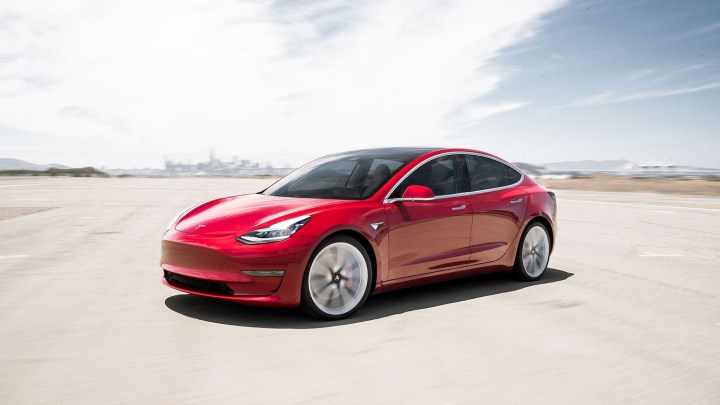 Une voiture électrique Tesla Model 3.