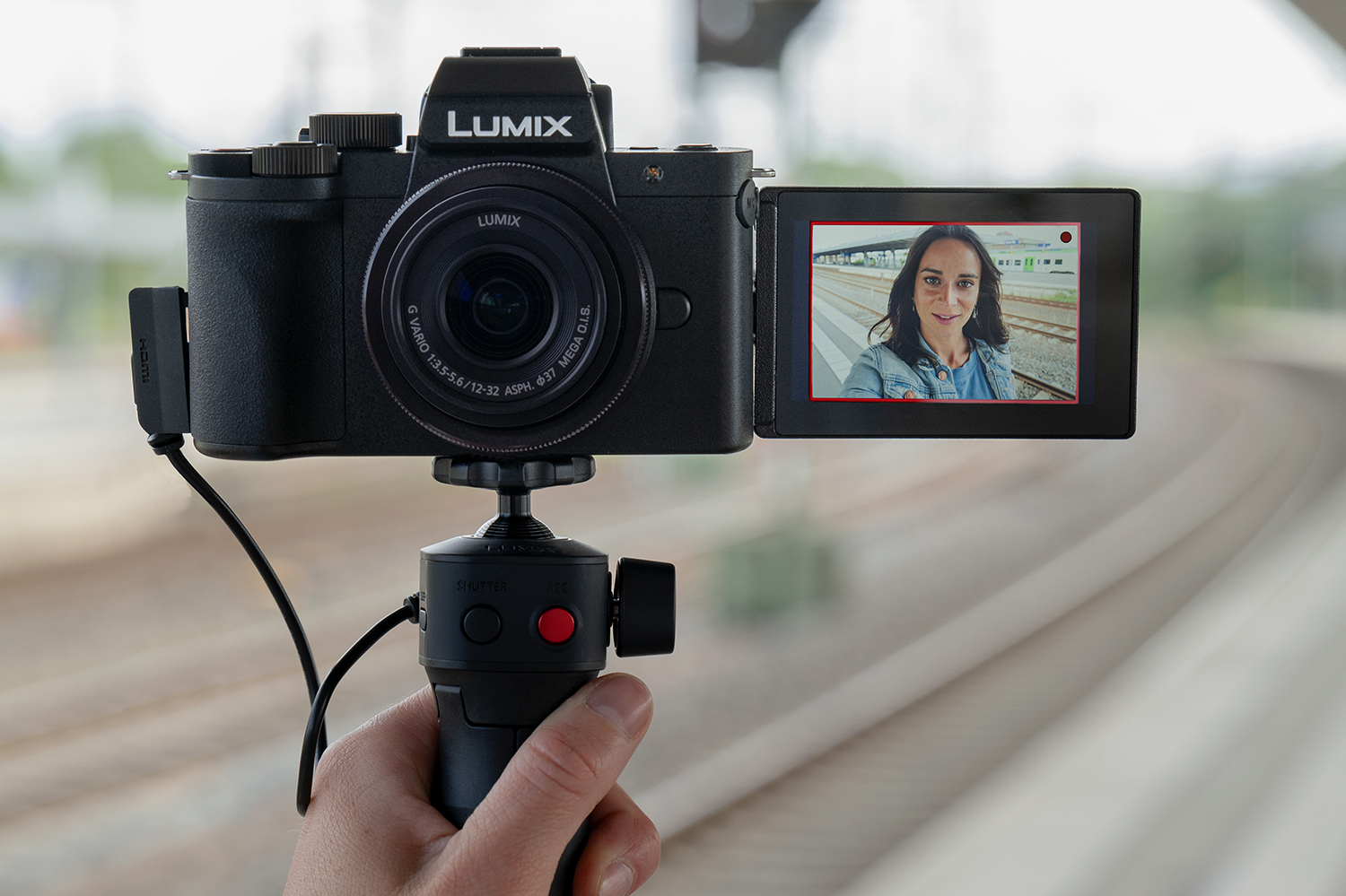 panasonic lumix g100 vlogging camera announced tripod grip kit