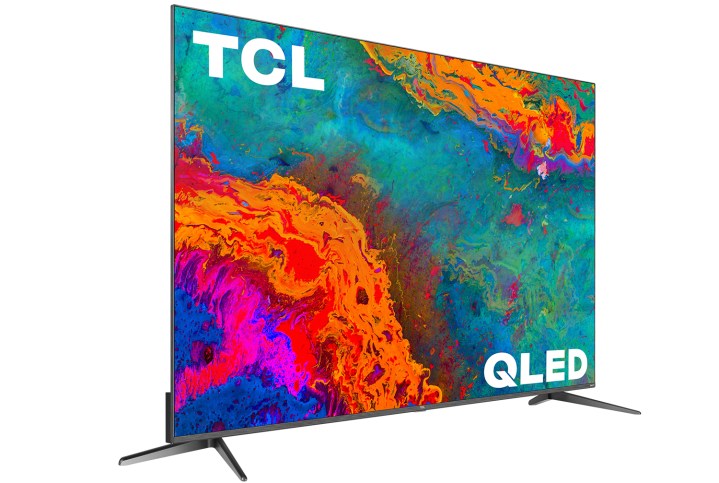 A TV QLED 4K TCL Class 5 Series de 75 polegadas com uma cena colorida na tela.