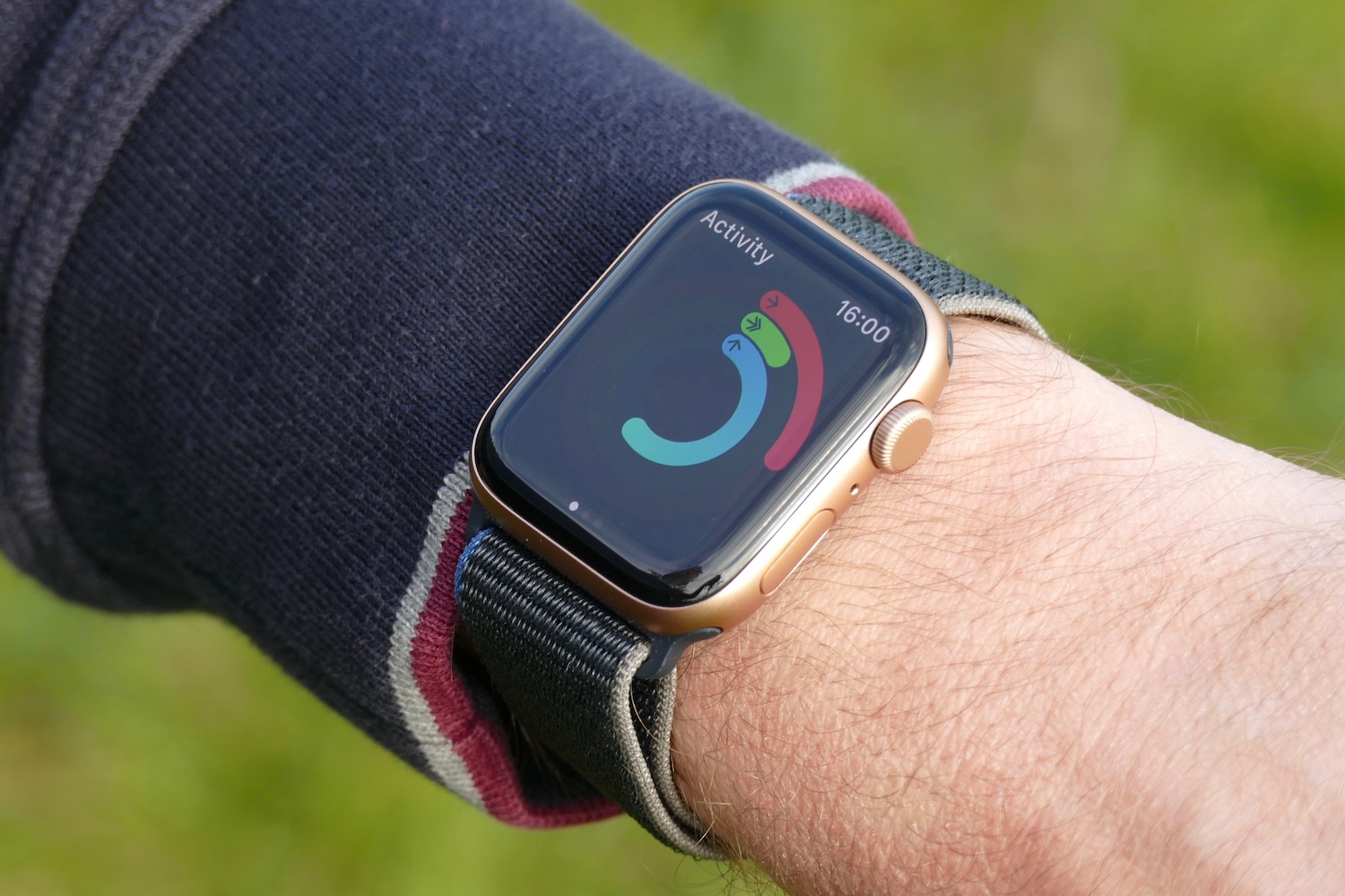 apple watch se review activity rings