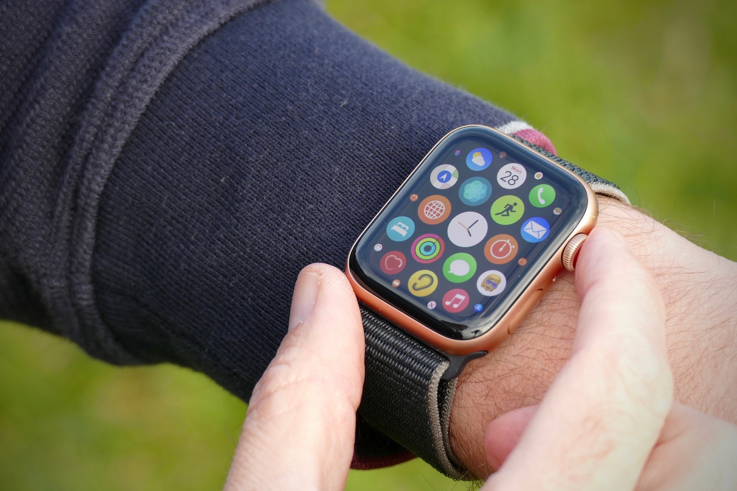A tela do Apple Watch SE mostrando seus apps.